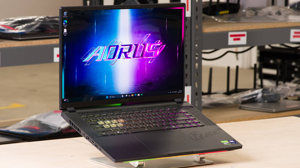 Ноутбук AORUS MASTER 16 2026 с RGB подсветкой клавиатуры