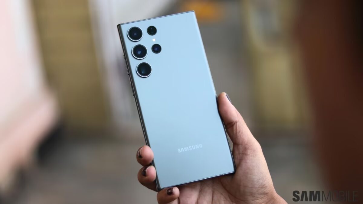 Samsung Galaxy S23 Ultra с тремя большими камерами на задней панели