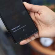 Сообщение об обновлении прошивки на Samsung Galaxy S23