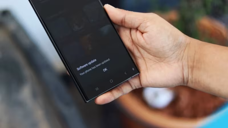 Сообщение об обновлении прошивки на Samsung Galaxy S23