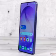 Смартфон Samsung Galaxy S23 Ultra с дисплеем