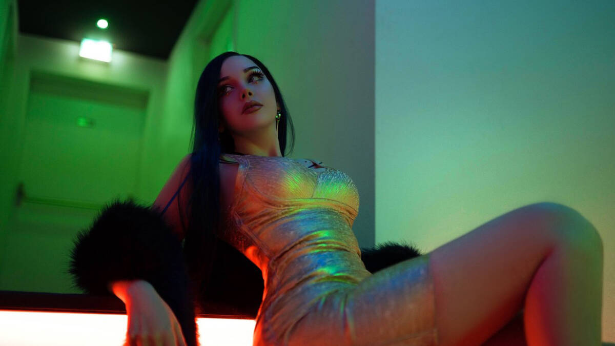 Косплей девушки в стиле Неокитч из Cyberpunk 2077