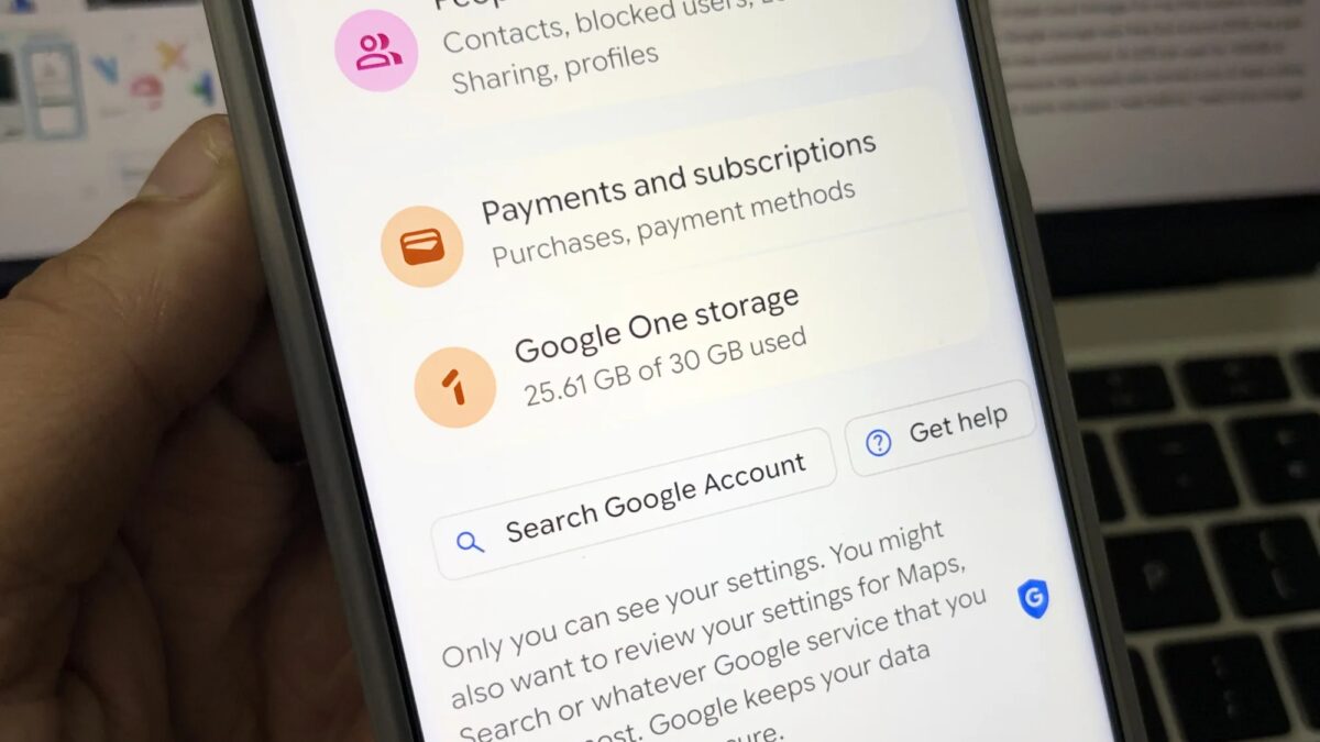 Экран смартфона с настройками Google облака и информацией о 25.61 ГБ из 30 ГБ
