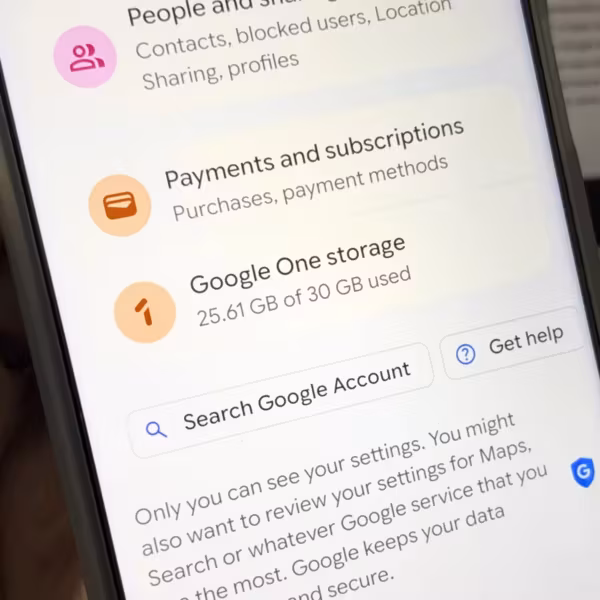 Экран смартфона с настройками Google облака и информацией о 25.61 ГБ из 30 ГБ