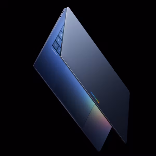 тонкий синий ноутбук Googlebook с клавиатурой