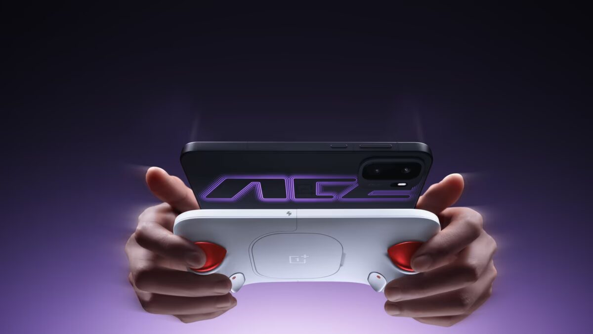 Игровой смартфон OnePlus Ace 7 с контроллером и задней панелью