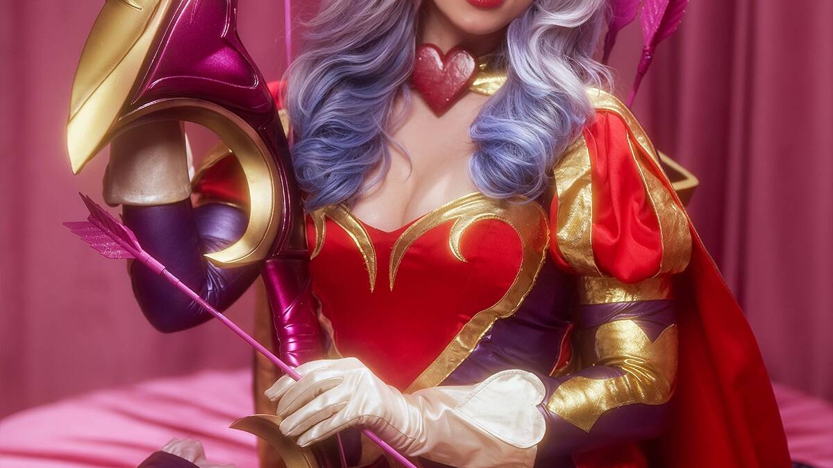Россиянка KamikoZero предстала в образе Сердцеедки Эш из League of Legends