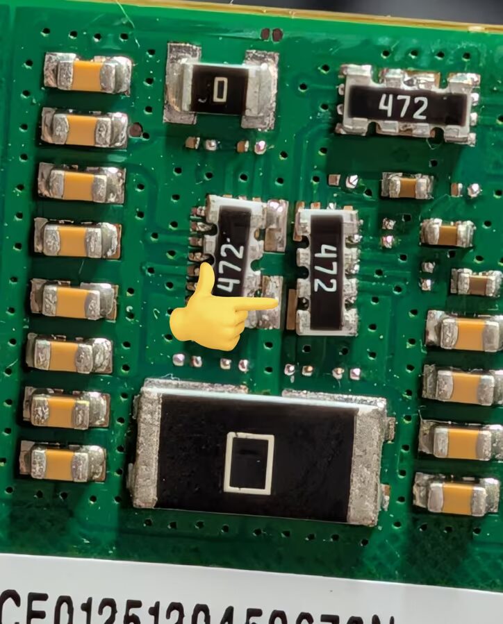 Плата с фальшивыми DDR5 чипами из статьи