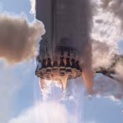 Старт ракеты Starship SpaceX во время испытания