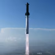 Старт ракеты Starship во время взлёта с бугром