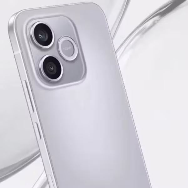 Серебристый смартфон Honor 600e с двумя камерами