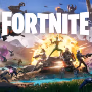 игроки в Fortnite с оружием сражаются в бою