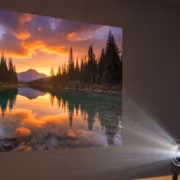 Проектор Honor Choice AI Projector Pro показывает яркое изображение природы