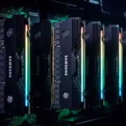 Память Samsung с разноцветной подсветкой и логотипом