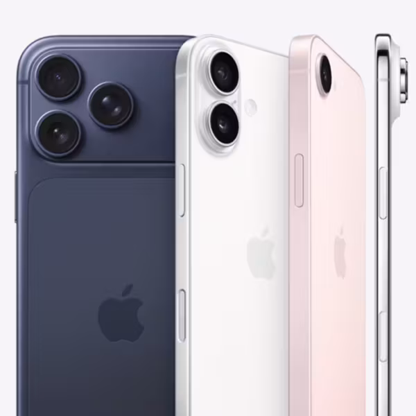 Три цвета iPhone 17 с тройной камерой