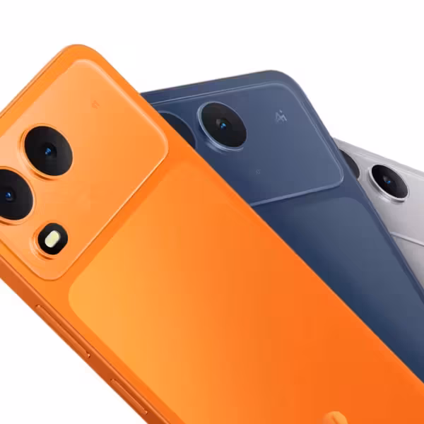 itel Zeno 200 оранжевый с двумя камерами задним видом
