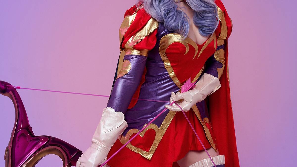 КамикоЗеро в образе Сердцеедки Эш из League of Legends