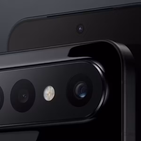 Камеры Vivo S60 с тремя линзами и вспышкой
