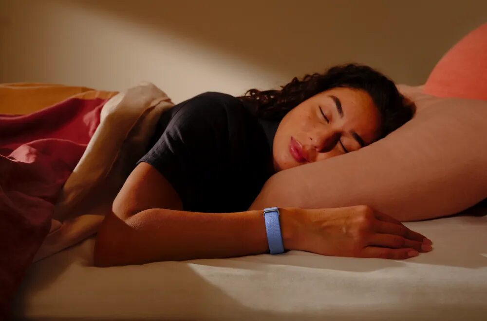 Fitbit Air: цена, характеристики и чем он отличается от Pixel Watch