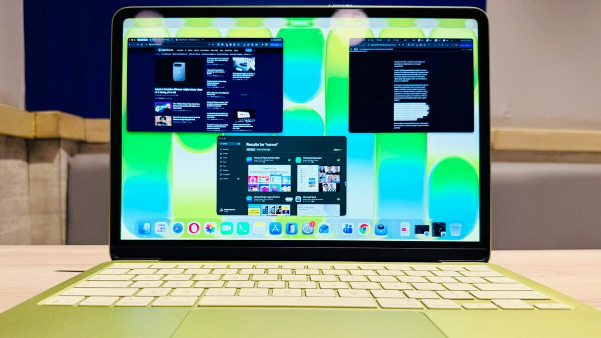 Ноутбук MacBook Neo с зелёным цветом клавиатуры