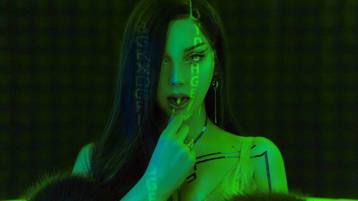 Косплей девушки в стиле Неокитч из Cyberpunk 2077