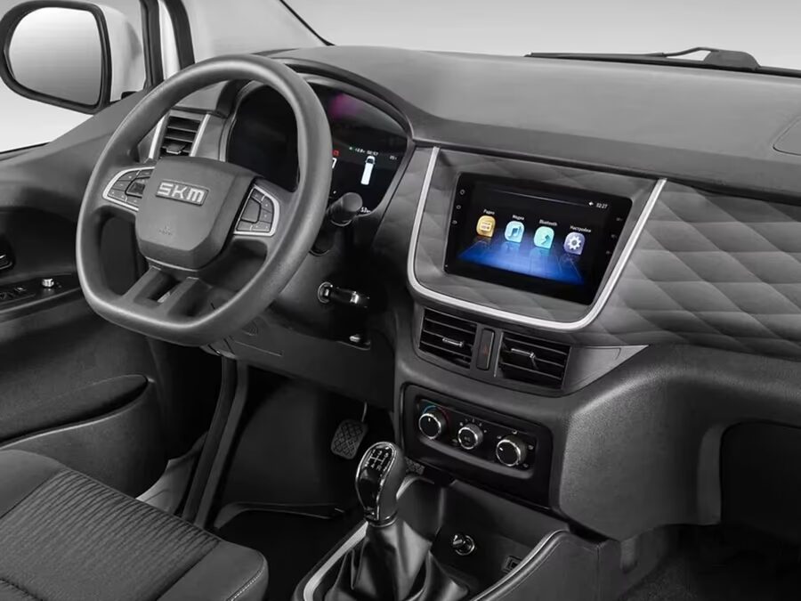 Интерьер автомобиля АвтоВАЗ SKM M7 руль руль с мультимедийным экраном