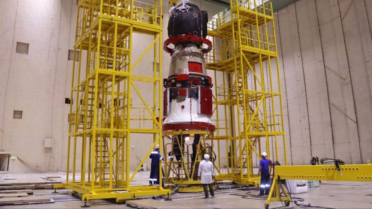 Испытание системы стыковки корабля Союз МС-29 на сцене