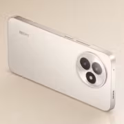 Белый смартфон Redmi K90 Ultra с тремя камерами