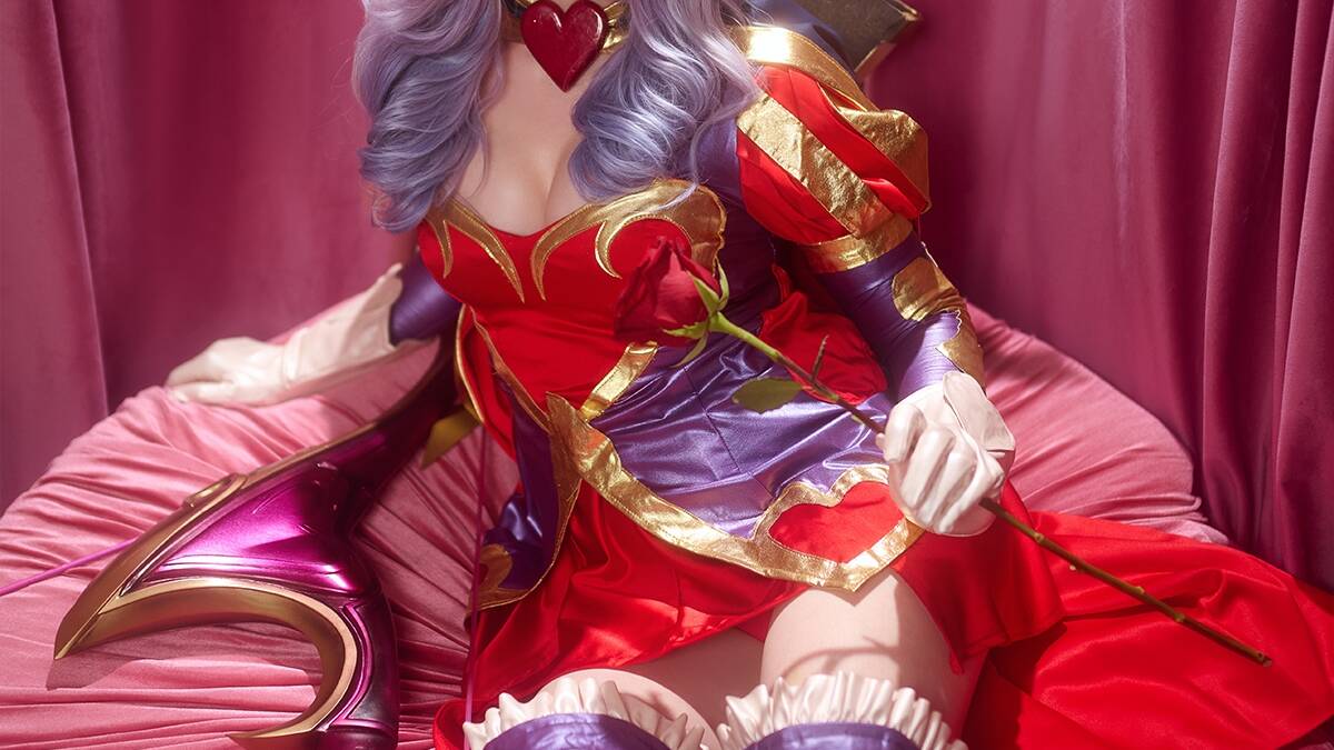 Россиянка KamikoZero предстала в образе Сердцеедки Эш из League of Legends