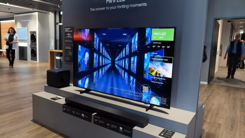 телевизор Samsung с экраном и сабвуфером