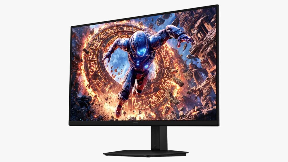 монитор Samsung Odyssey G80HS с изображением героя в космосе