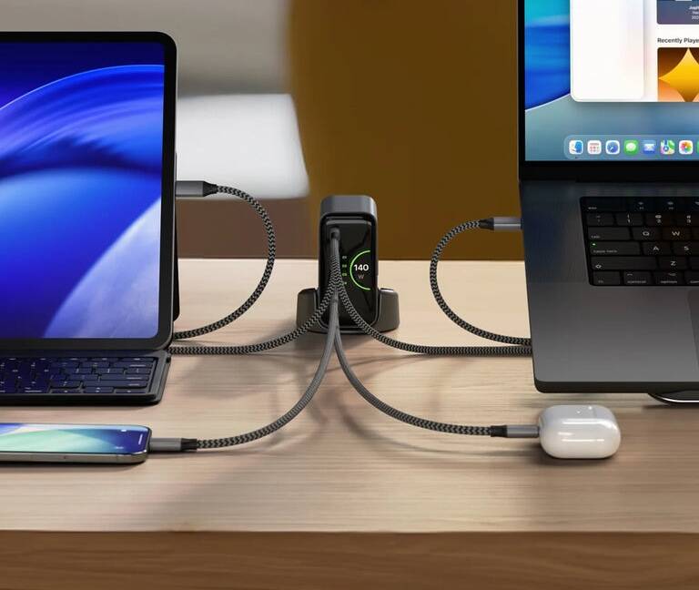 Satechi представила настольное зарядное устройство ChargeView на 140 Вт с дисплеем
