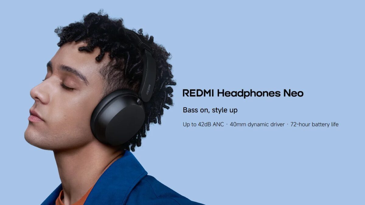 Человек в наушниках Redmi Headphones Neo закрытые наушники