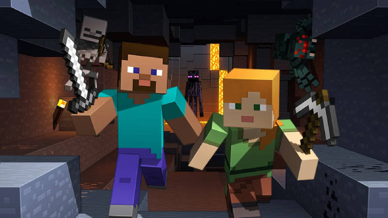 Классический персонаж Minecraft с мечом бежит по туннелю