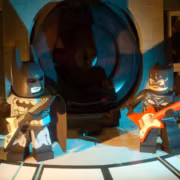 LEGO Batman сценка с минифигурами и гигантским динамиком