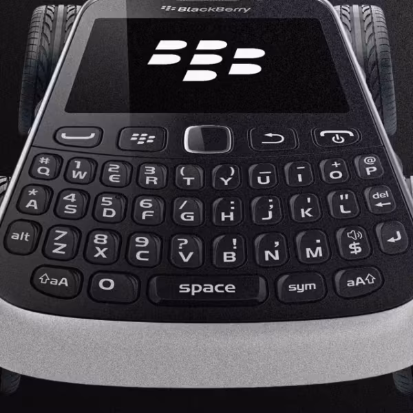 BlackBerry телефон на четырех маленьких колесах