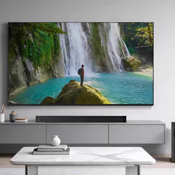Телевизор Sony и саундбар Sony HT-B500 в гостиной