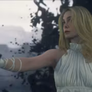 Женщина в белом платье и черных перчатках фильм Death Stranding 2