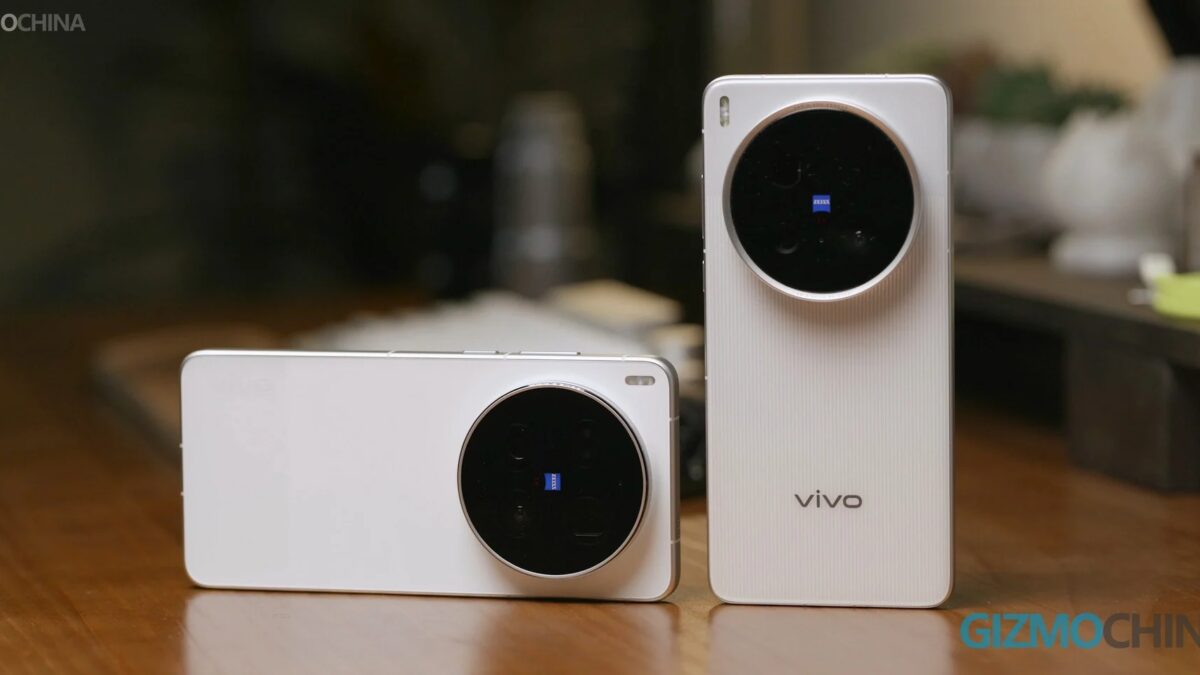 два смартфона vivo X300 Ultra и X200 Ultra на деревянной поверхности