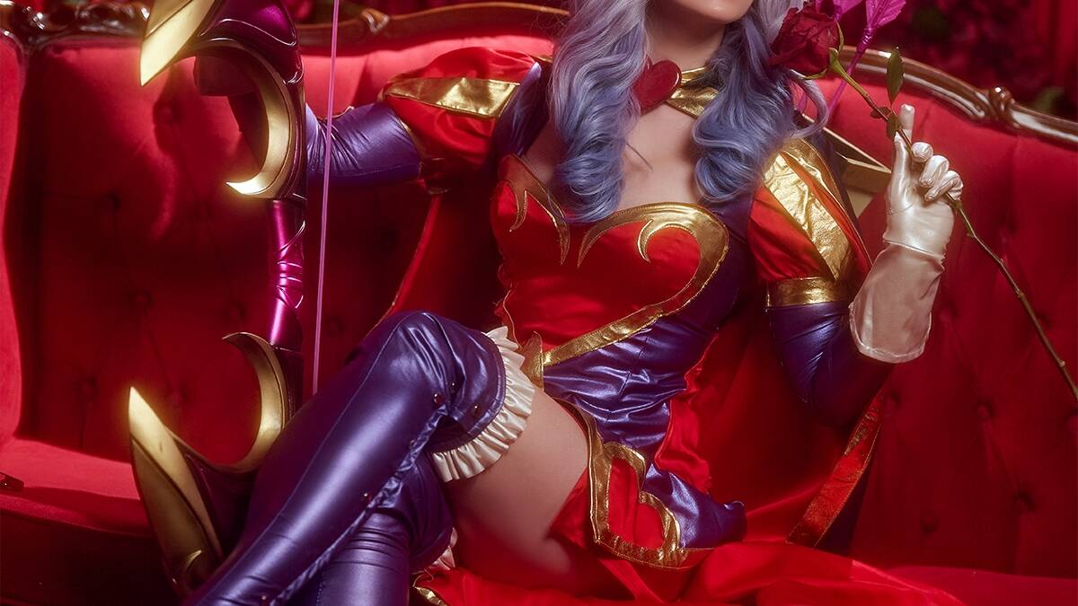 КамикоЗеро в образе Сердцеедки Эш League of Legends