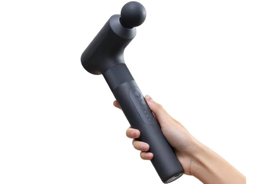 Массажный пистолет Xiaomi Fascia Gun 3 в руке