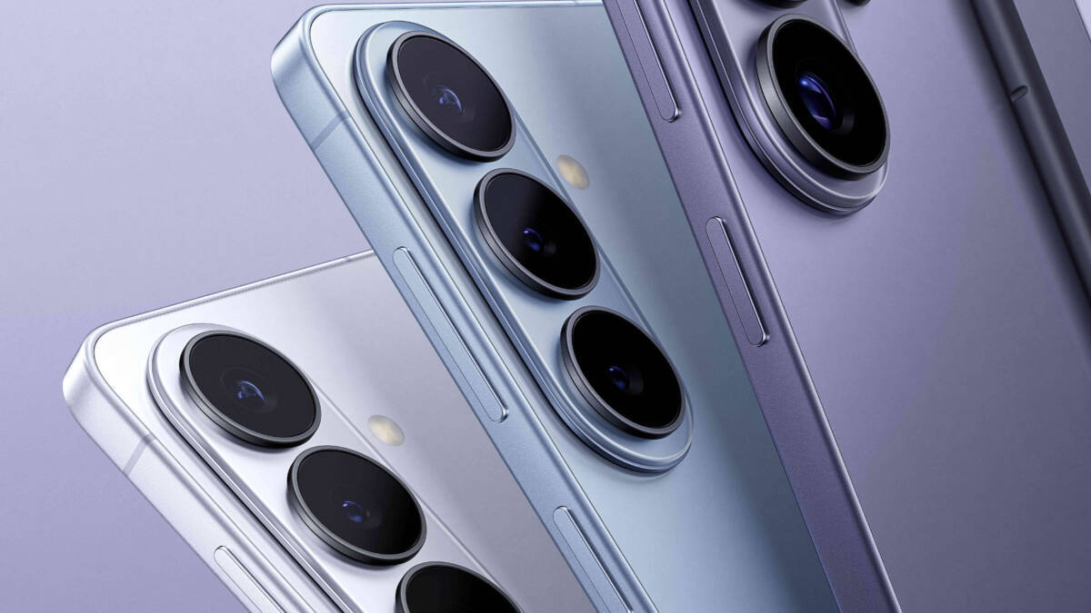 Два смартфона Samsung Galaxy S27 Pro с крупными объективами камеры