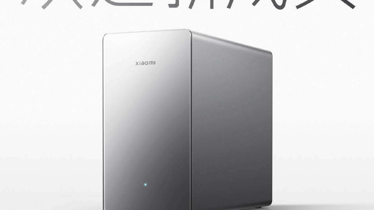 Xiaomi NAS Smart Storage устройство на белом фоне