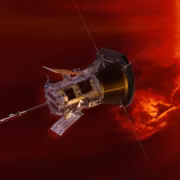 Космический зонд Parker Solar Probe у Солнца в космосе