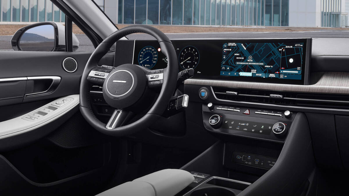 Интерьер Hyundai Sonata 2026 с цифровой панелью