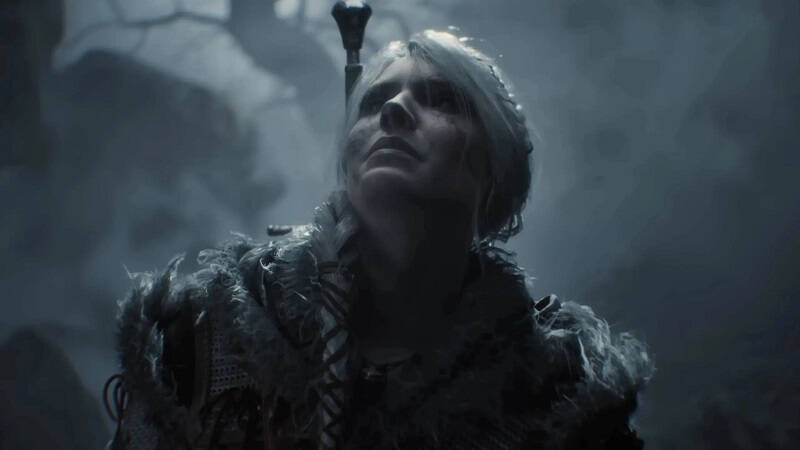 Женщина с серыми волосами в тёмной мантии The Witcher 4