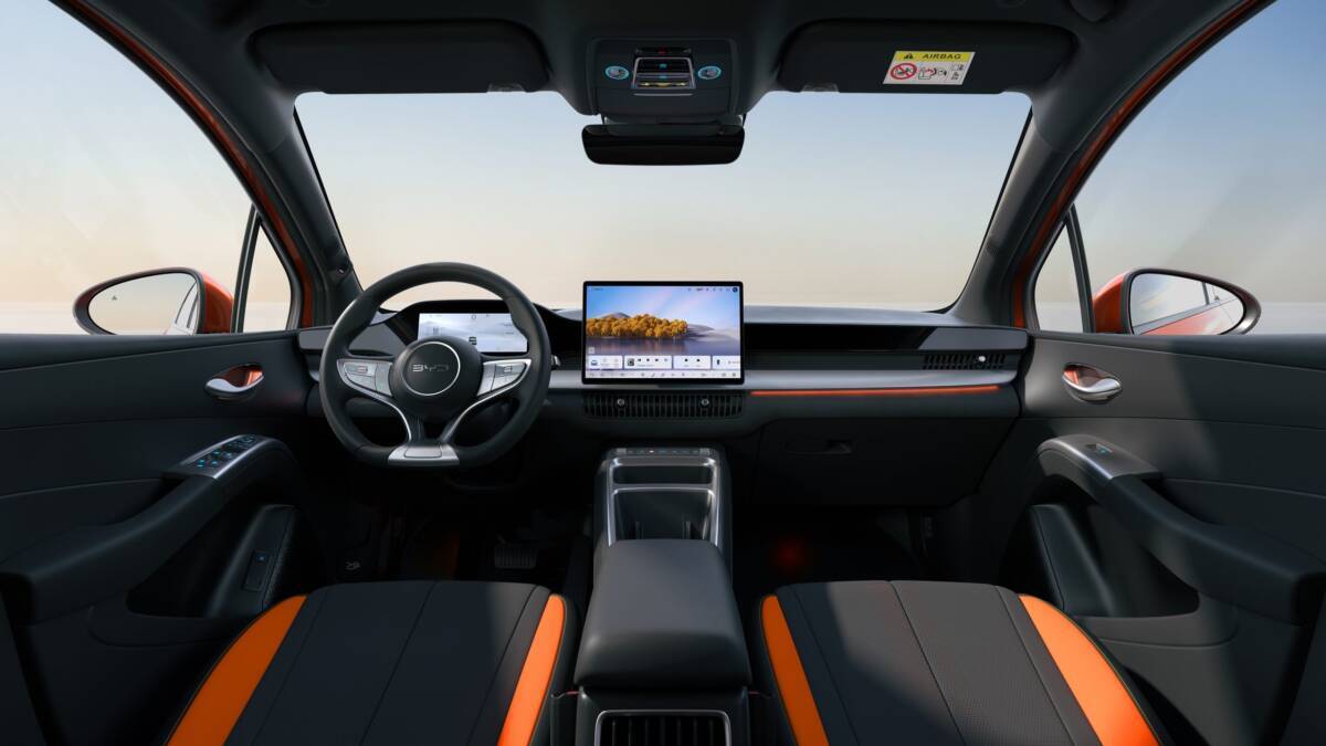 Интерьер автомобиля BYD Dolphin G DM-i ручное управление