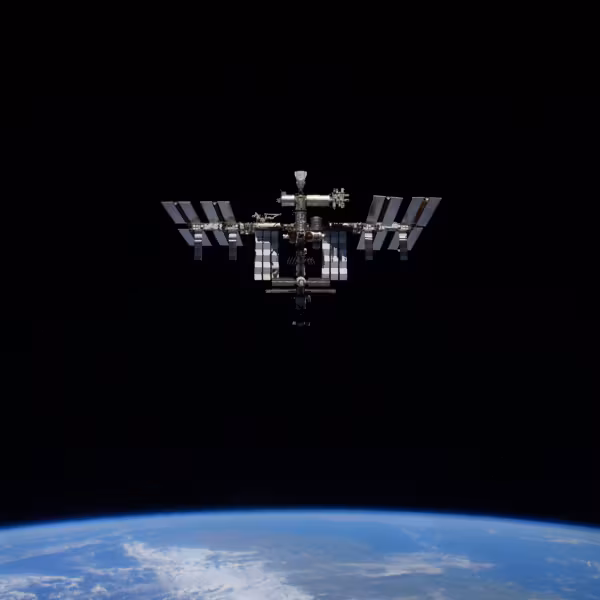 Астронавты NASA вернулись на МКС после ремонта модуля