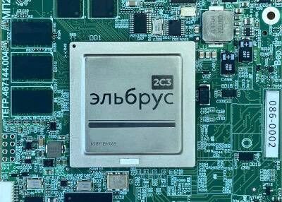 Процессор Эльбрус на плате с микросхемами