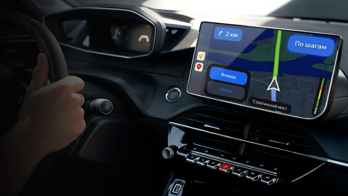 Экран Яндекс Карты на смартфоне в машине CarPlay